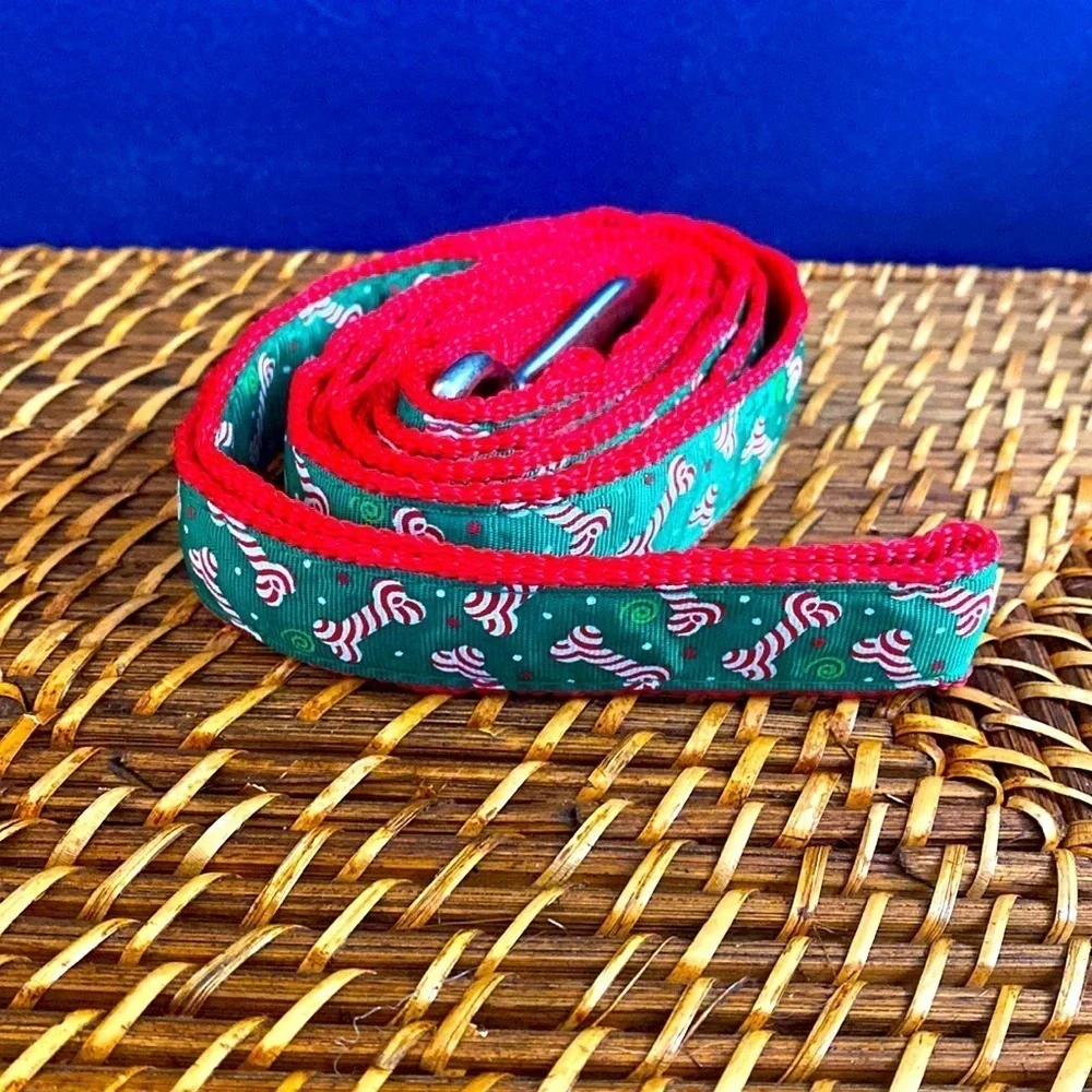 6 Foot Green and Red Candy Cane Striped Dog Bones Animal Leash
